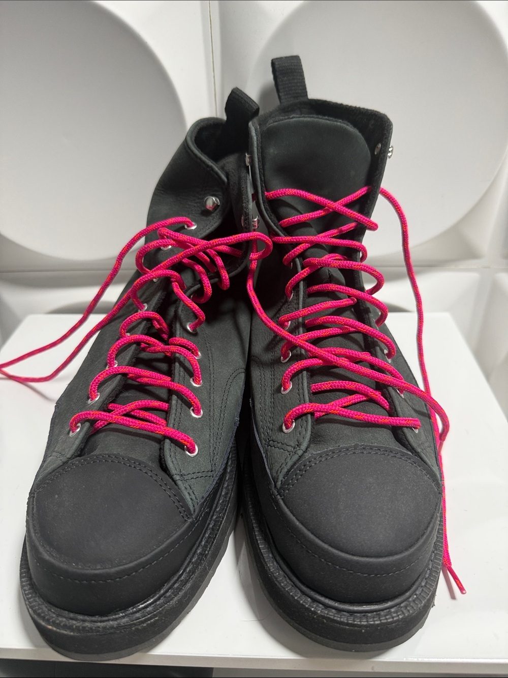 Converse Black Leather Lace-Up Platform Boots with Hot Pink Laces - Picture 3 of 8